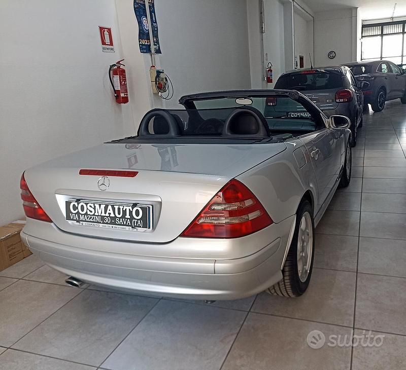 Usata Mercedes SLK200 163 CV (119 kW) 2000 Argento Cabrio