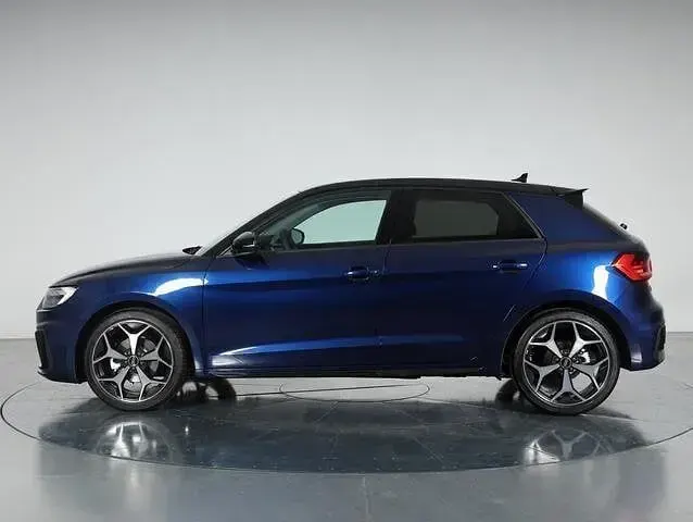 Usata Audi A1 Sportback Comfort 116 CV (85 kW) 2025 Blu navarra metallizzato nero mito metal Utilitaria