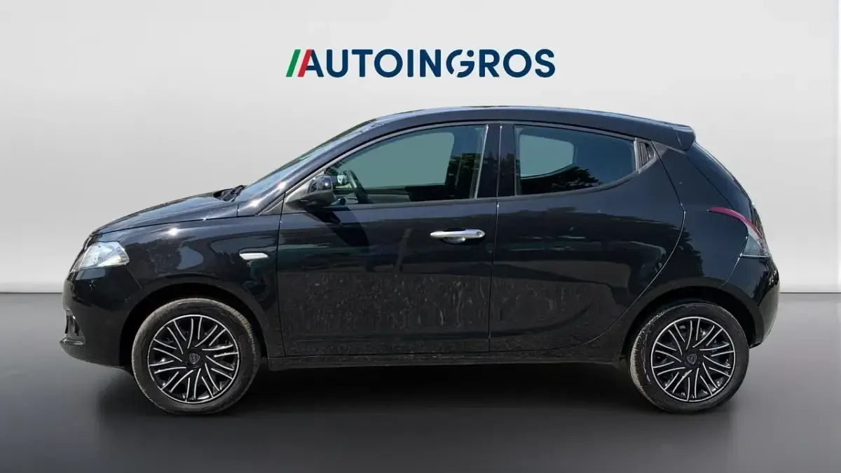 Usata Lancia Ypsilon Silver 69 CV (50 kW) 2023 Nero Utilitaria