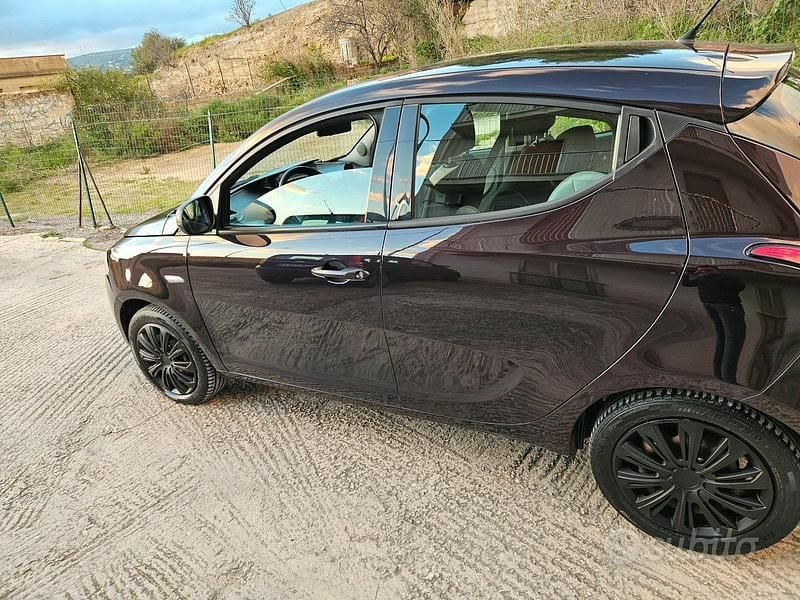 Usata Lancia Ypsilon Platinum 69 CV (50 kW) 2014 Utilitaria