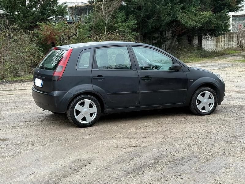 Usata Ford Fiesta 73 CV (53 kW) 2004 Utilitaria