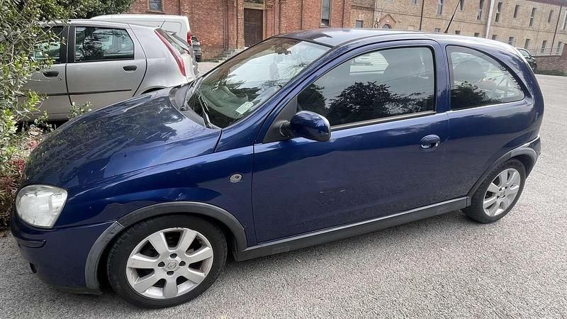 Usata Opel Corsa Essentia 60 CV (44 kW) 2004 Utilitaria