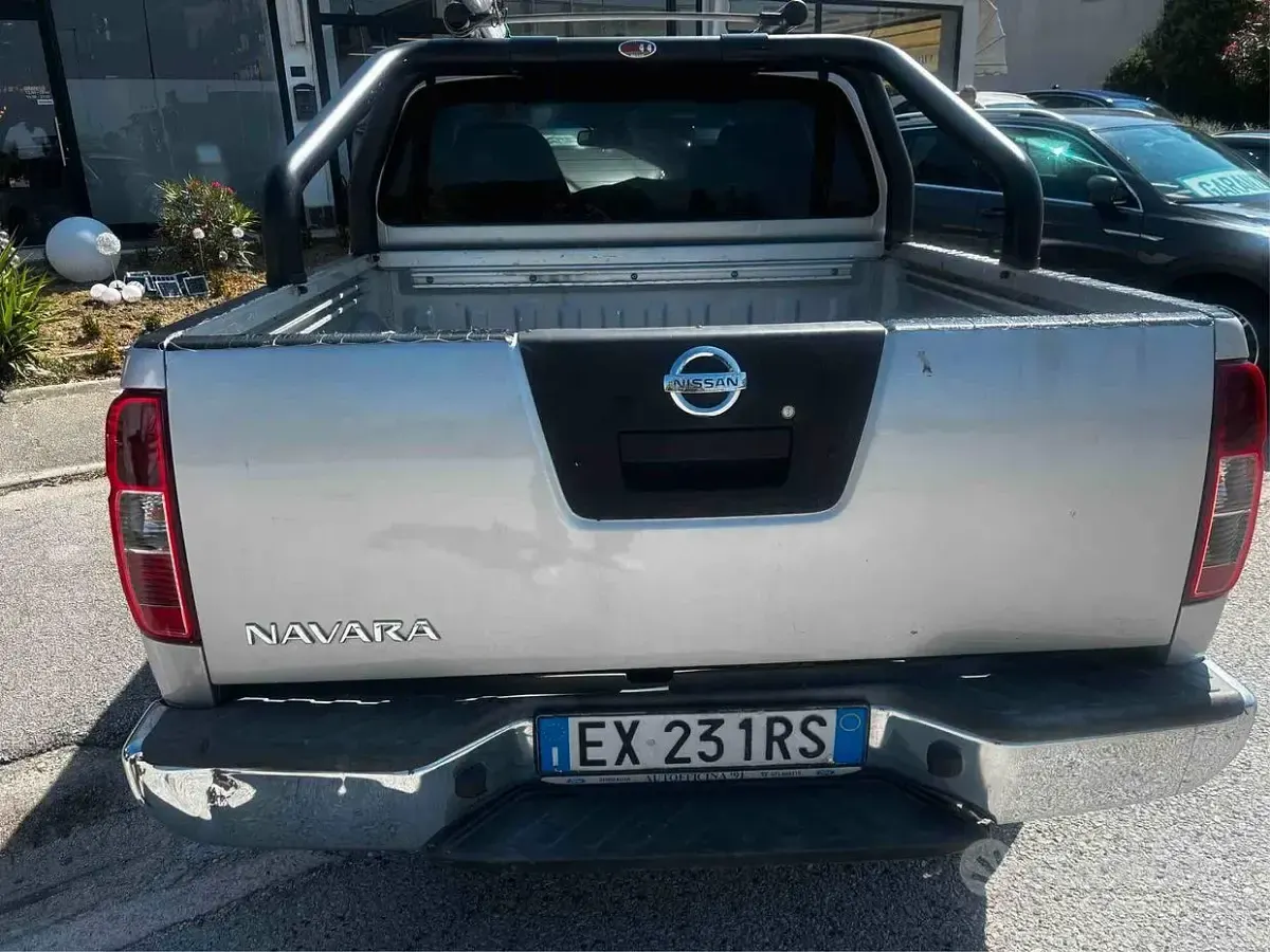 Usata Nissan Navara 190 CV (139 kW) 2014 Grigio Pick-up