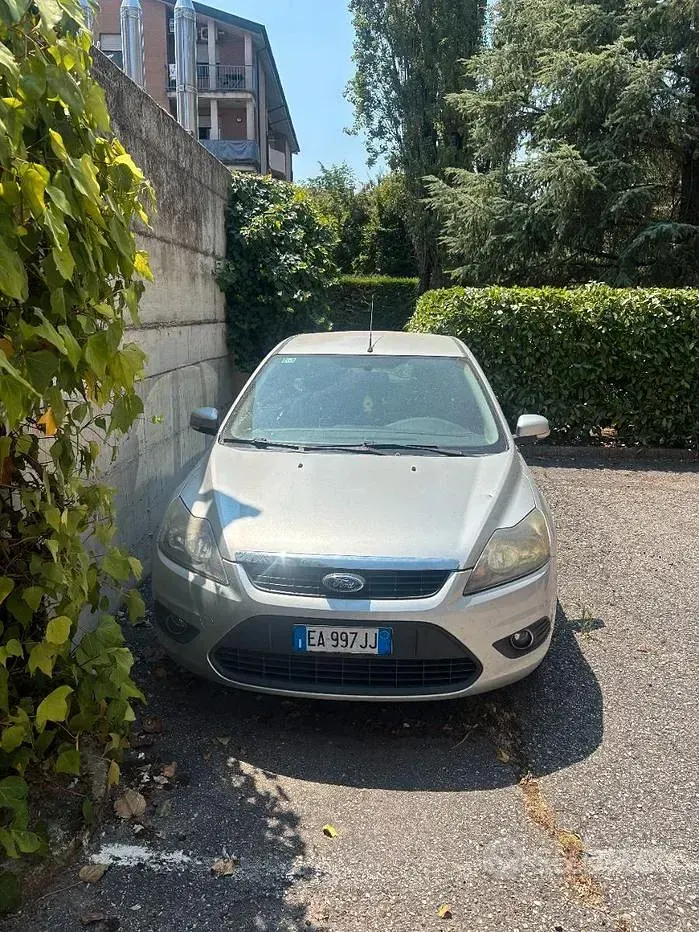 Usata Ford Focus 109 CV (80 kW) 2010 Grigio Station wagon