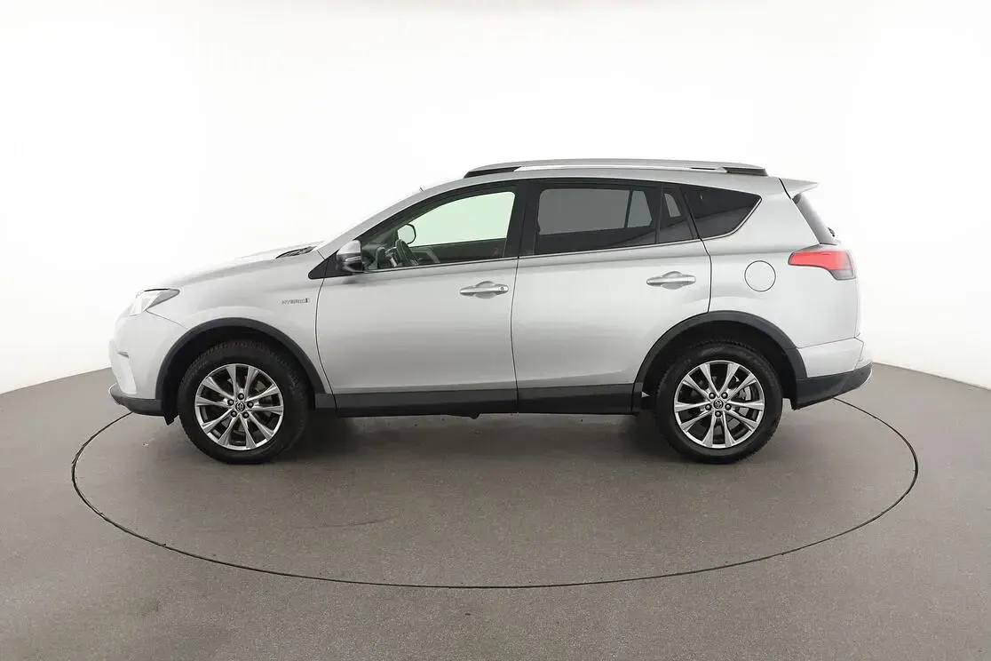 Usata Toyota RAV4 Hybrid Lounge 197 CV (144 kW) 2016 Argento SUV