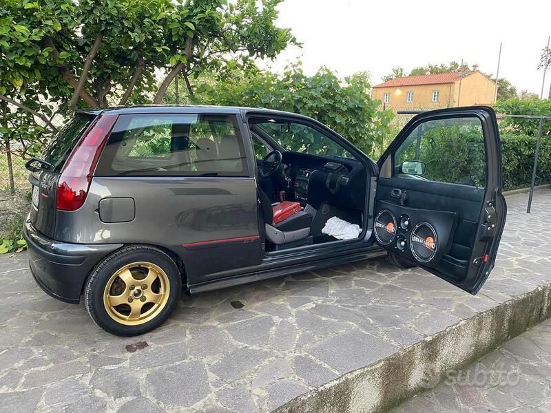 Usata Fiat Punto 133 CV (97 kW) 1994 Grigio Utilitaria