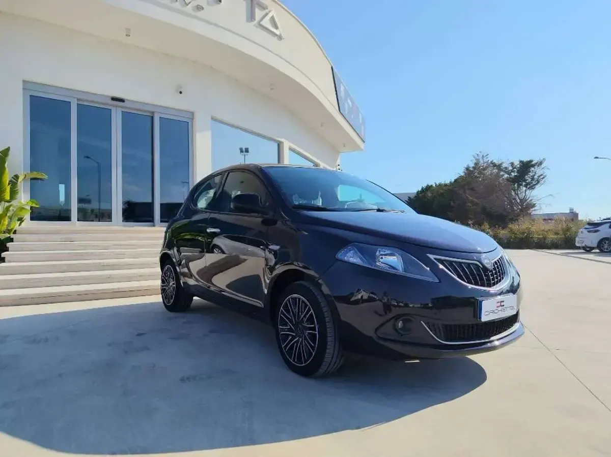 Usata Lancia Ypsilon Gold 69 CV (50 kW) 2022 Nero Utilitaria