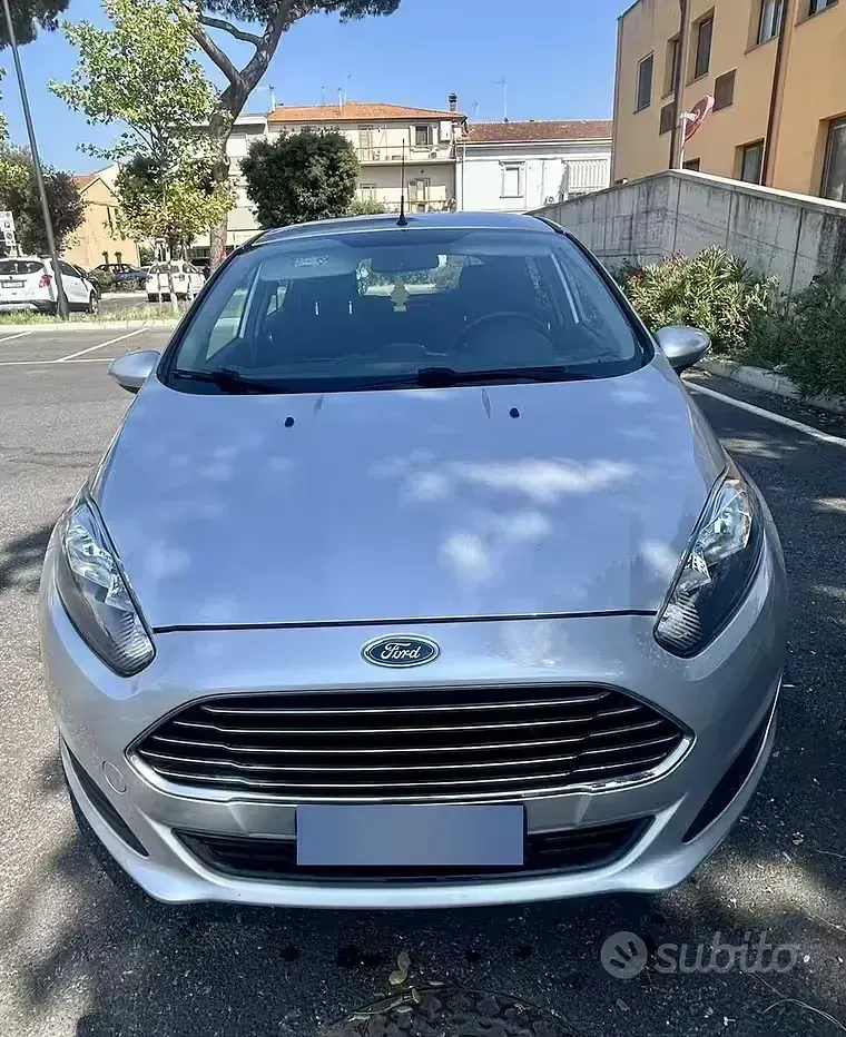 Usata Ford Fiesta 80 CV (58 kW) 2014 Grigio Utilitaria