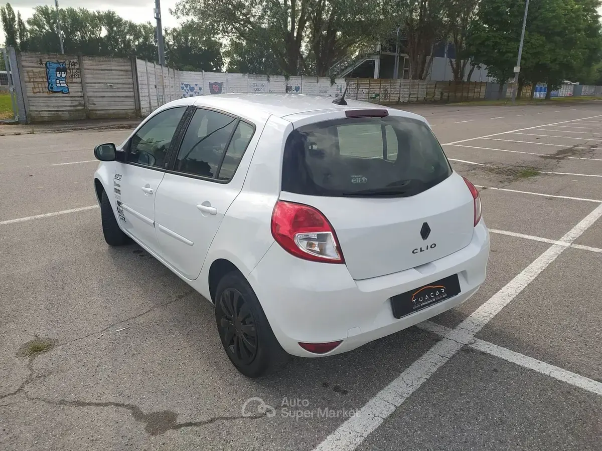 Usata Renault Clio II 75 CV (55 kW) 2011 Bianco Berlina