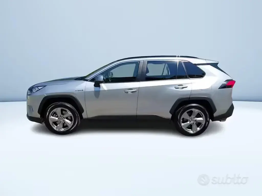 Usata Toyota RAV4 Hybrid 178 CV (130 kW) 2022 Argento metallizzato SUV