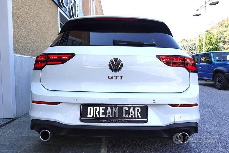 Usata VW Golf VIII GTI 245 CV (180 kW) 2023 Bianco metallizzato Berlina
