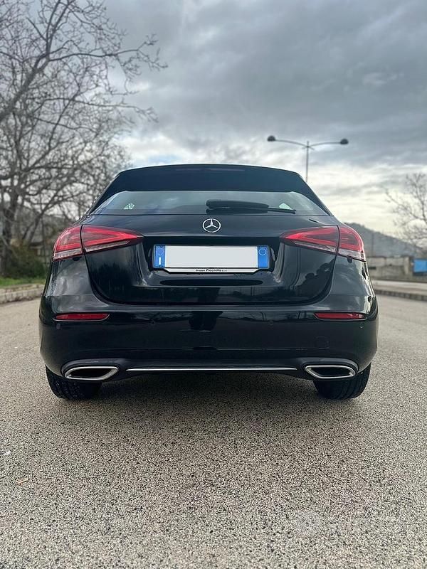Usata Mercedes A180 136 CV (100 kW) 2022 Nero Utilitaria