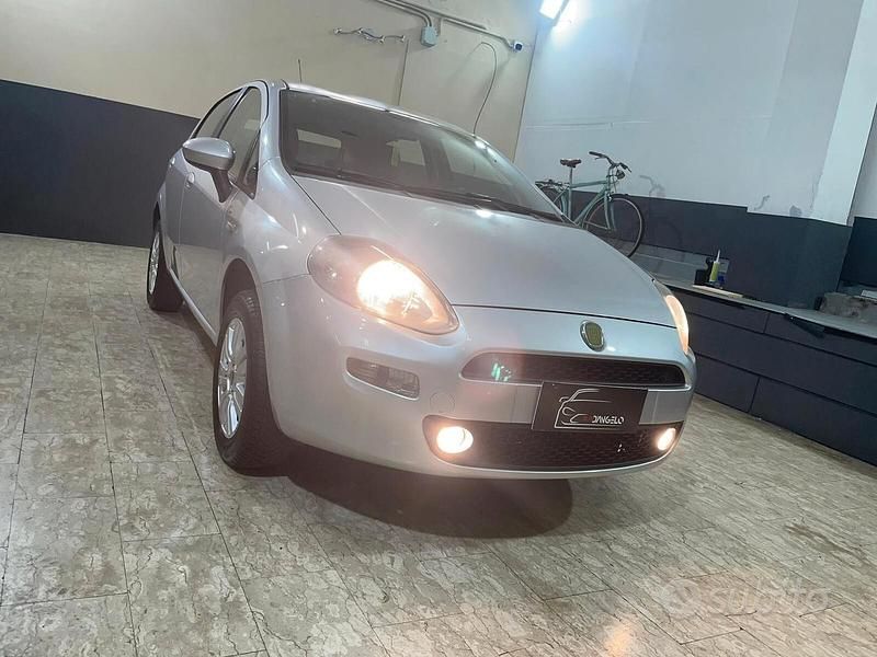 Gebraucht Fiat Punto 77 PS (56 kW) 2012 Grau Kleinwagen
