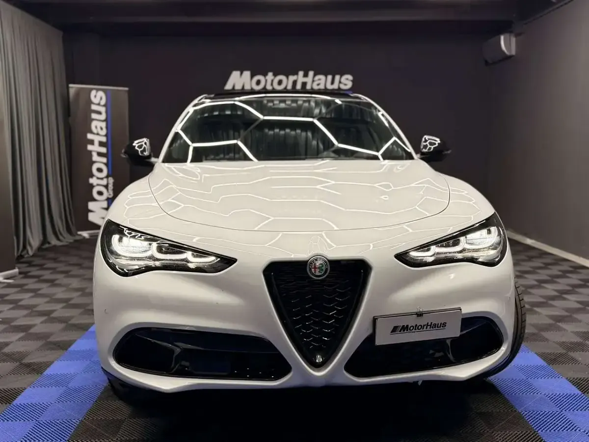 Usata Alfa Romeo Stelvio Veloce 209 CV (153 kW) 2024 Bianco SUV