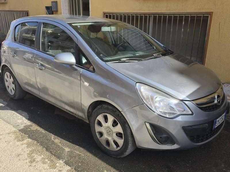 Usata Opel Corsa Edition 75 CV (55 kW) 2012 Grigio Utilitaria