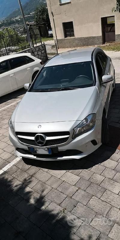 Usata Mercedes A180 109 CV (80 kW) 2016 Grigio Berlina