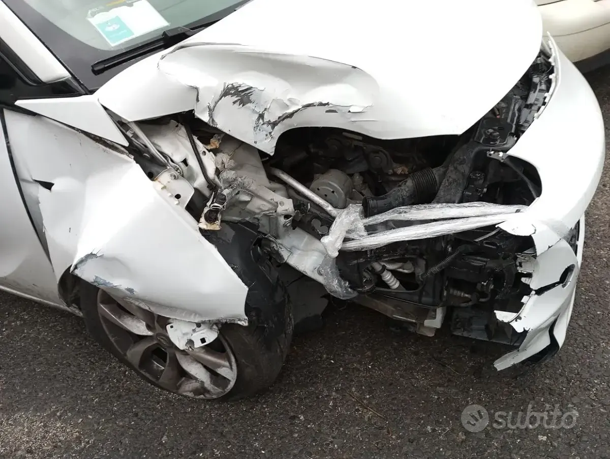 Usata Opel Adam 69 CV (50 kW) 2013 Bianco Utilitaria
