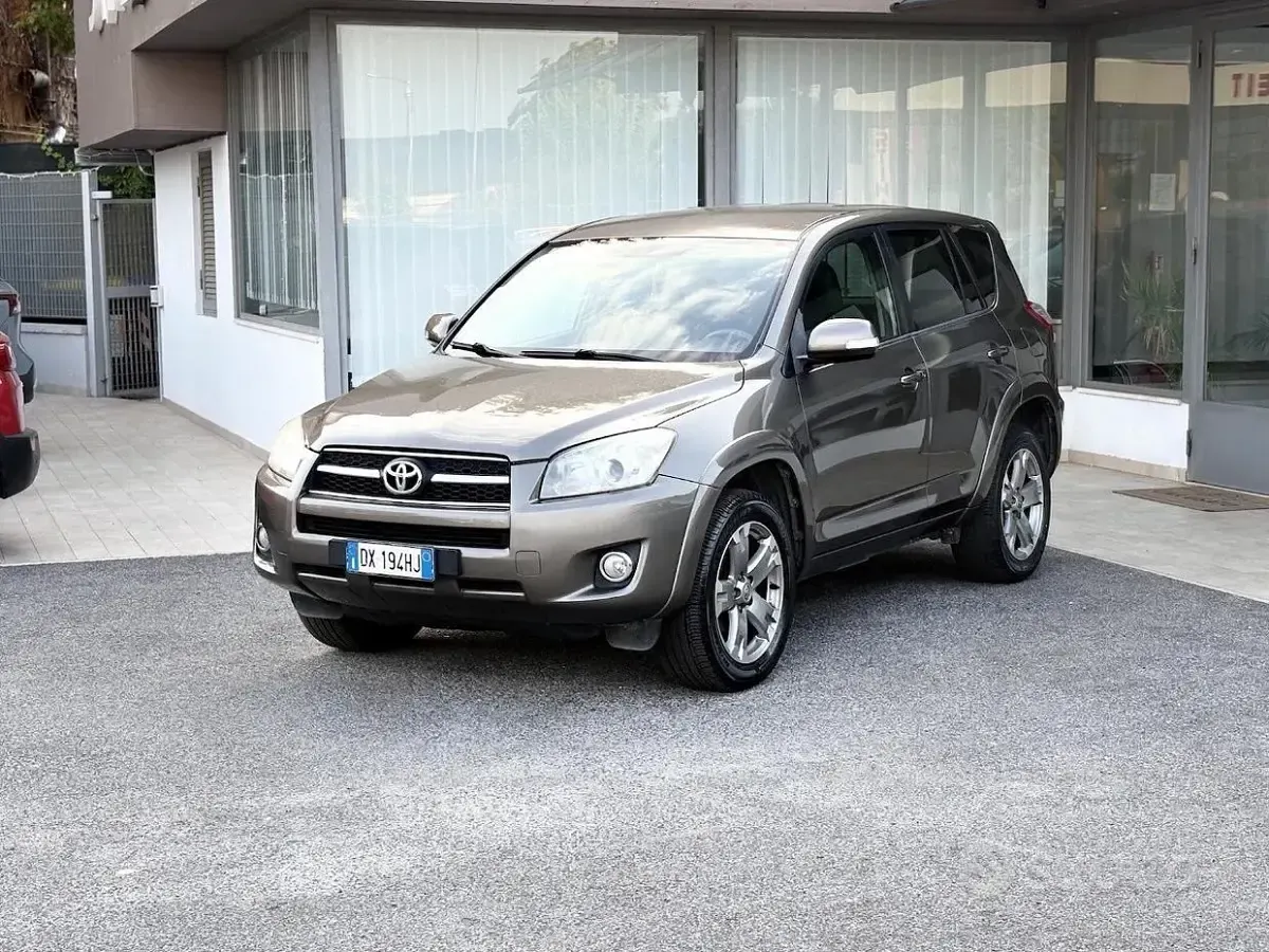 Usata Toyota RAV4 150 CV (110 kW) 2009 Nero SUV