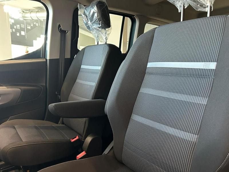 Nuova Fiat Doblò 131 CV (96 kW) 2025 Blu Monovolume