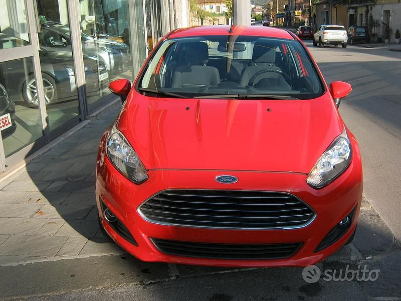 Usata Ford Fiesta Titanium 75 CV (55 kW) 2013 Rosso Berlina