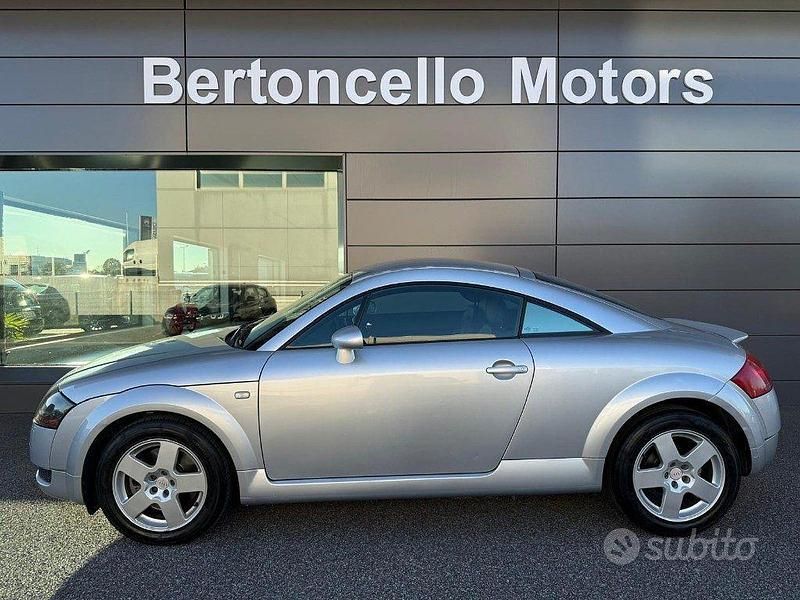 Begagnad Audi TT 179 HK (131 kW) 1999 Grå Sportkupé