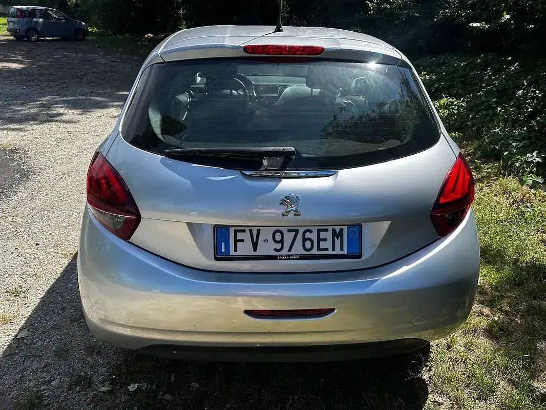 Usata Peugeot 208 Active 68 CV (50 kW) 2018 Argento Utilitaria