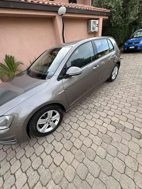 Usata VW Golf VII Highline 110 CV (80 kW) 2016 Berlina