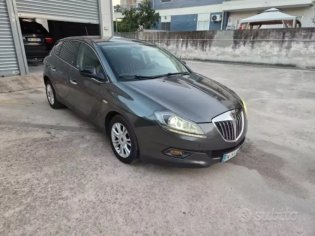 Usata Lancia Delta 120 CV (88 kW) 2009 Grigio Utilitaria