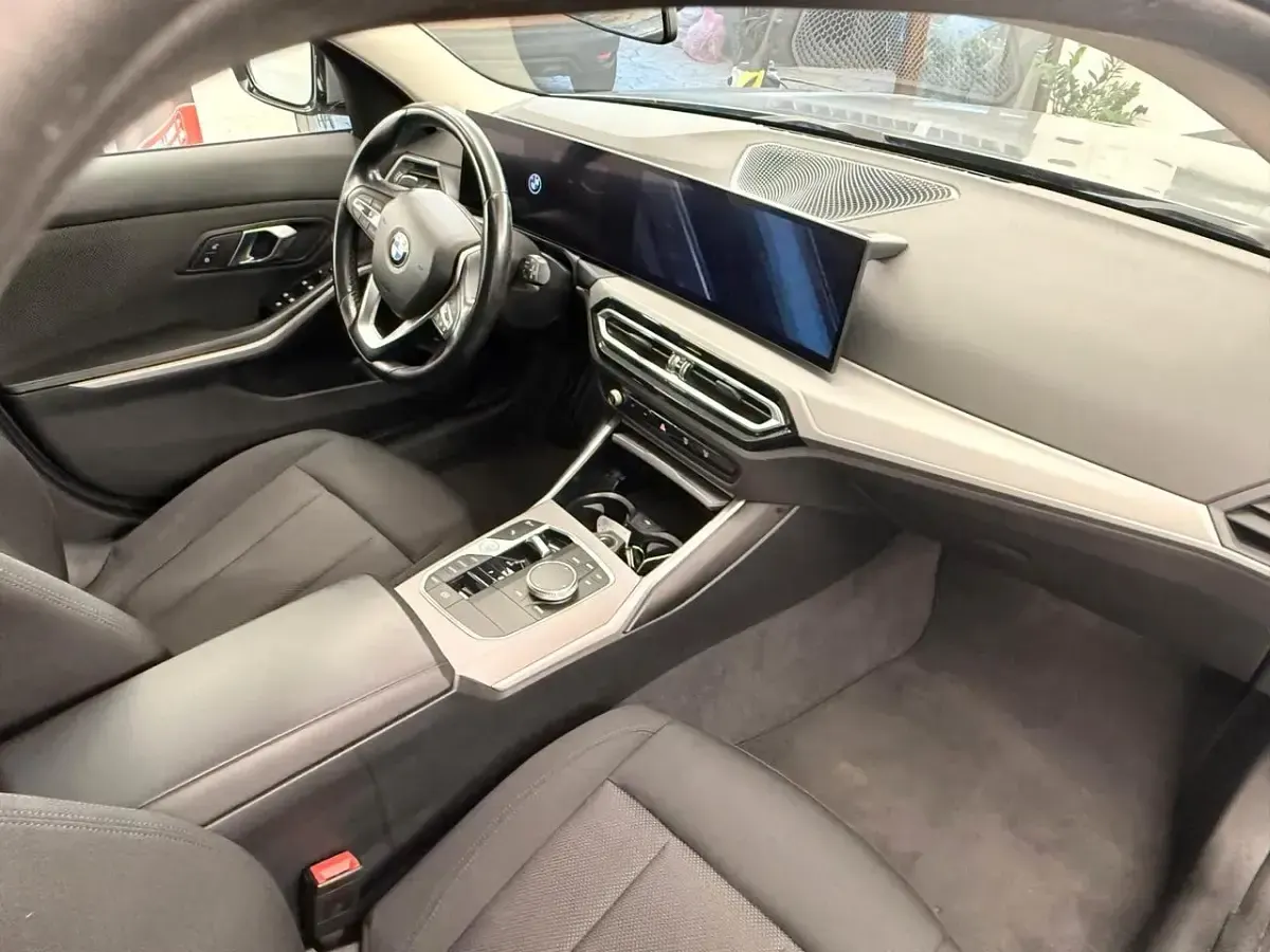 Usata BMW 318 150 CV (110 kW) 2023 Grigio Station wagon