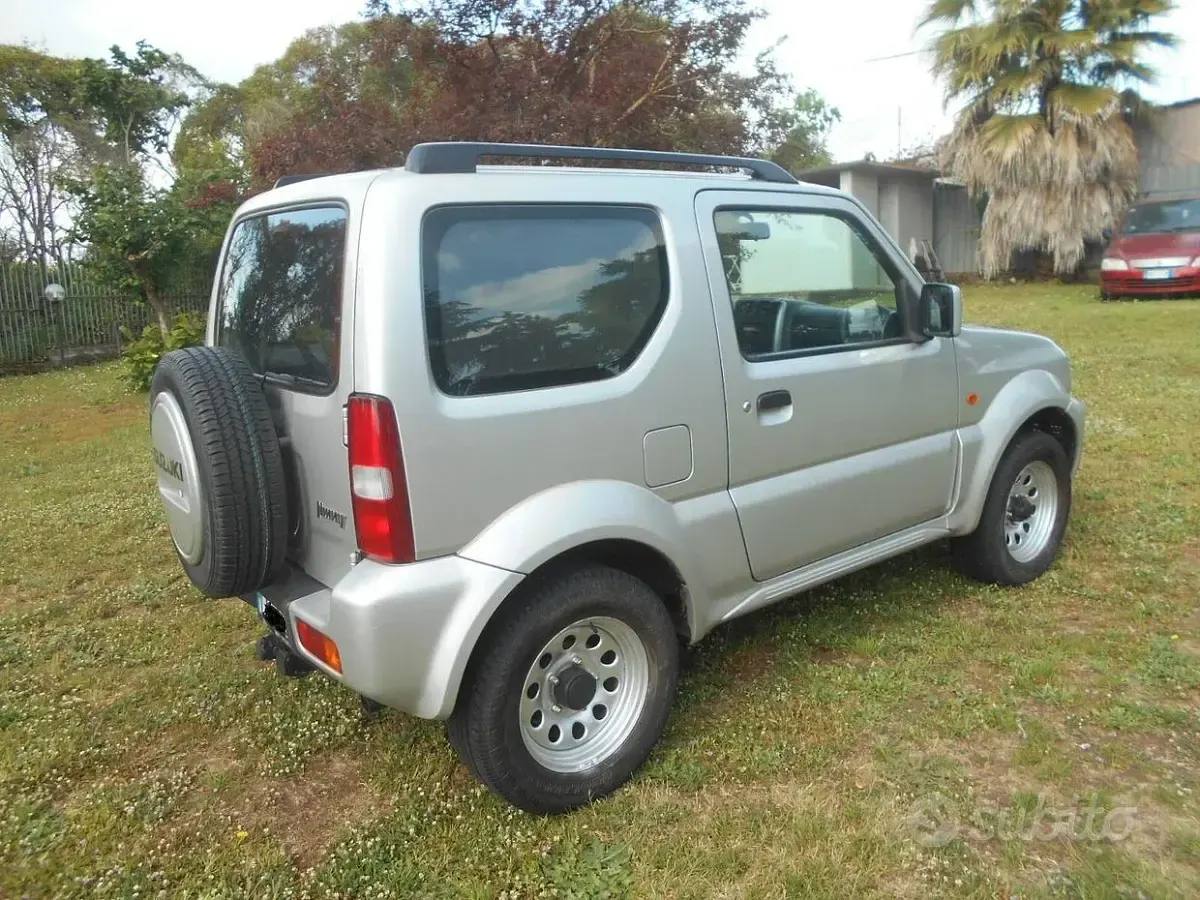 Usata Suzuki Jimny 85 CV (62 kW) 2008 Grigio SUV
