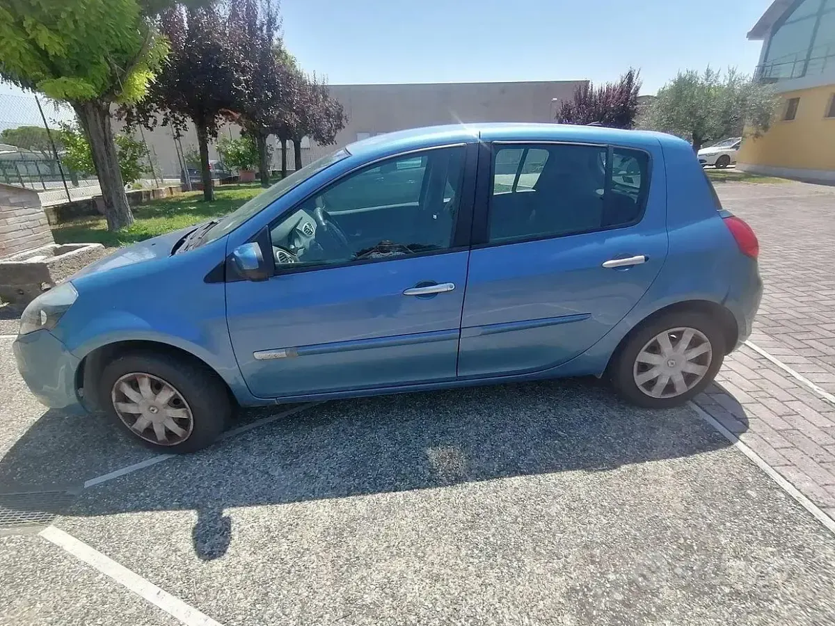 Usata Renault Clio II 68 CV (50 kW) 2010 Bluazzurro Berlina