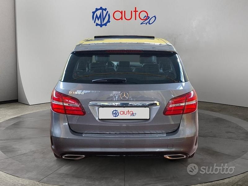 Usata Mercedes B180 Premium 109 CV (80 kW) 2017 Grigio Monovolume