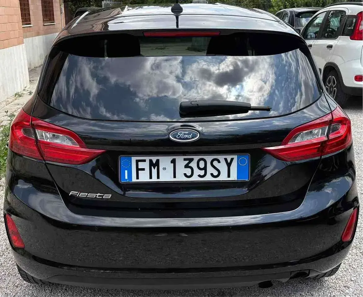 Usata Ford Fiesta Titanium 101 CV (74 kW) 2017 Nero Utilitaria