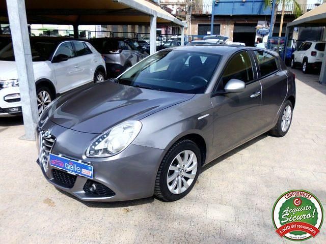 Usata Alfa Romeo Giulietta Distinctive 105 CV (77 kW) 2011 Grigio Berlina