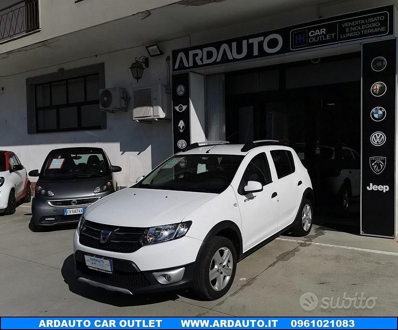 Bianco Usata 2013 Dacia Sandero Prestige SUV | 6900 € (Cara) - Immagine 1/4