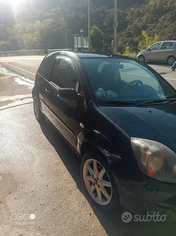 Usata Ford Fiesta 68 CV (50 kW) 2007 Nero Utilitaria