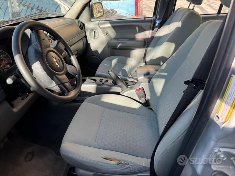 Usata Jeep Cherokee Sport 177 CV (130 kW) 2009 SUV