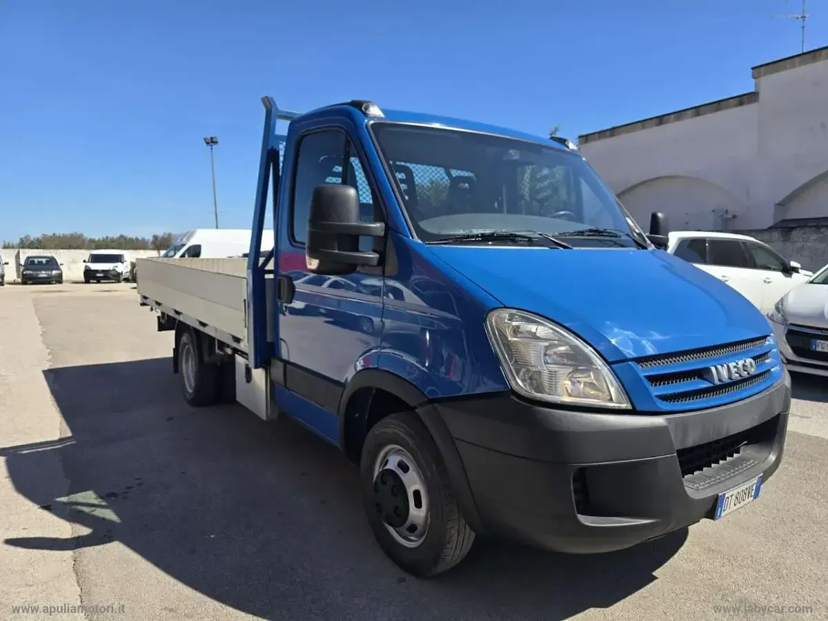 Usata Iveco Daily 145 CV (106 kW) 2009 Blu/azzurro Furgone