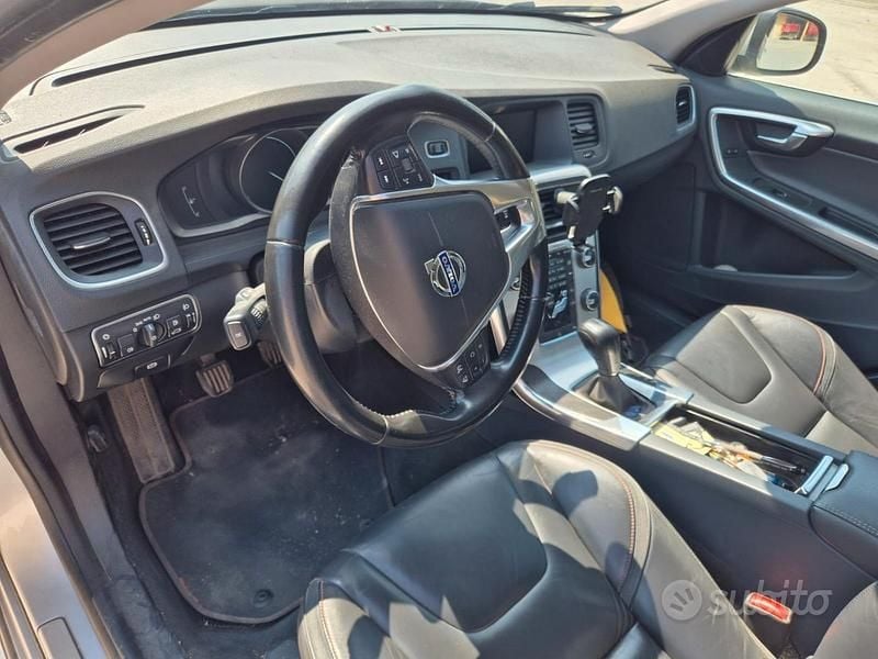 Grigio Usata 2016 Volvo V60 Station wagon | 10.000 € (Buon prezzo) - Immagine 1/4