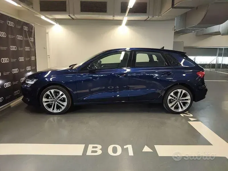 Nouvelle Audi A3 Business 150 ch (110 kW) 2026 Bleue Berline