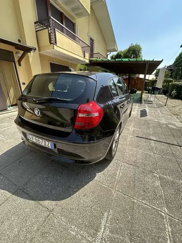 Usata BMW 116 116 CV (85 kW) 2010 Nero Utilitaria
