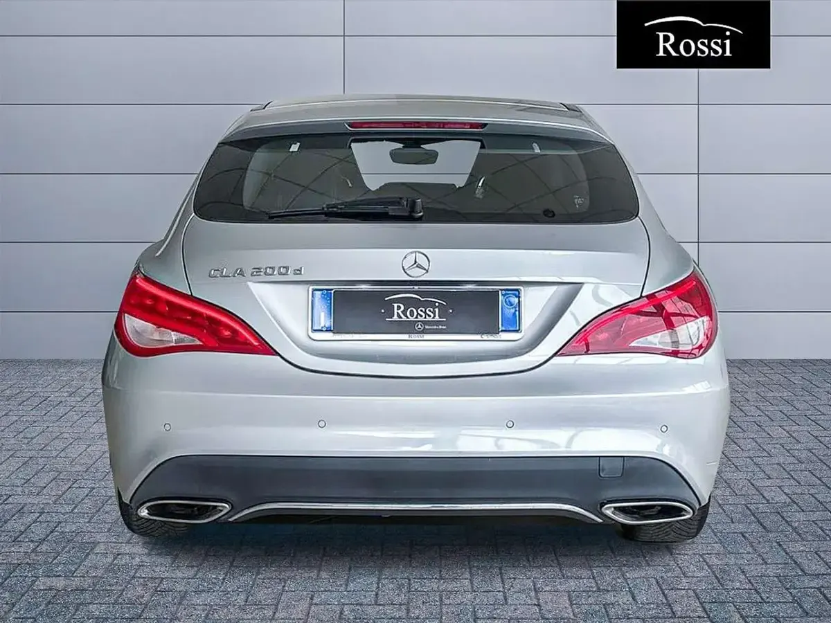 Usata Mercedes CLA200 Shooting Brake 136 CV (100 kW) 2017 Grigio chiaro metallizzato Station wagon