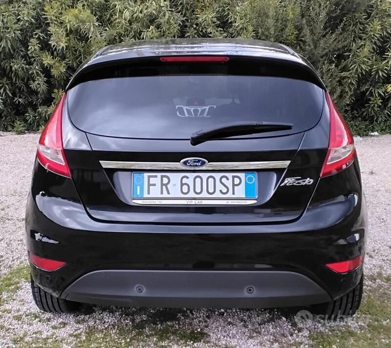 Usata Ford Fiesta 97 CV (71 kW) 2009 Nero Utilitaria