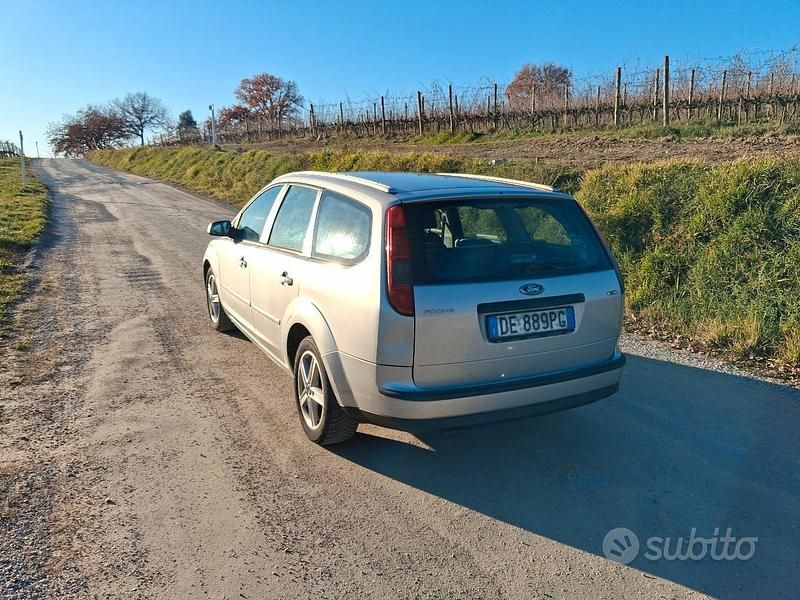 Usata Ford Focus Style 90 CV (66 kW) 2007 Grigio Station wagon