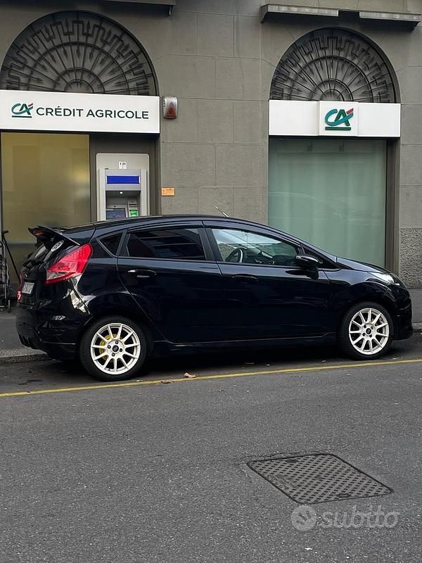 Usata Ford Fiesta 60 CV (44 kW) 2011 Nero Utilitaria