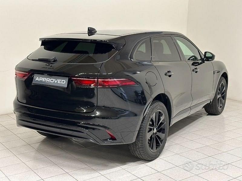 Usata Jaguar F-Pace R-Dynamic 163 CV (119 kW) 2024 Santorini black / metallizzato SUV