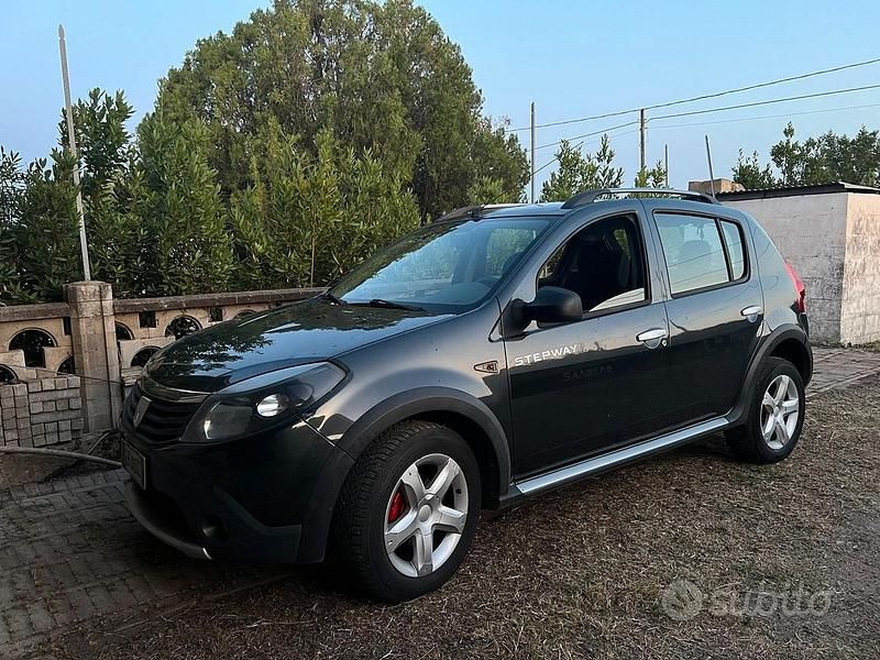 Usata 2010 Dacia Sandero Stepway Due volumi | 4000 € (Buon prezzo) - Immagine 1/4