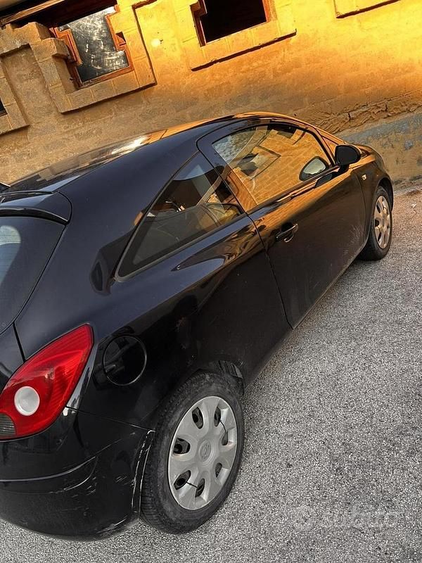 Usata Opel Corsa 75 CV (55 kW) 2009 Nero Utilitaria