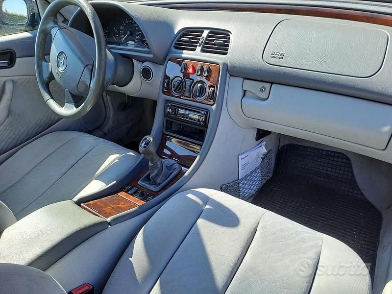 Usata Mercedes CLK200 Elegance 135 CV (99 kW) 1999 Blu Coupé