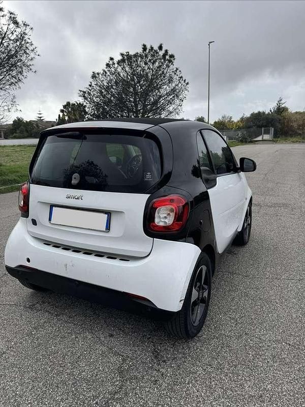 Usata Smart ForTwo Coupé 41 kW (56 CV) 2020 Bianco Utilitaria